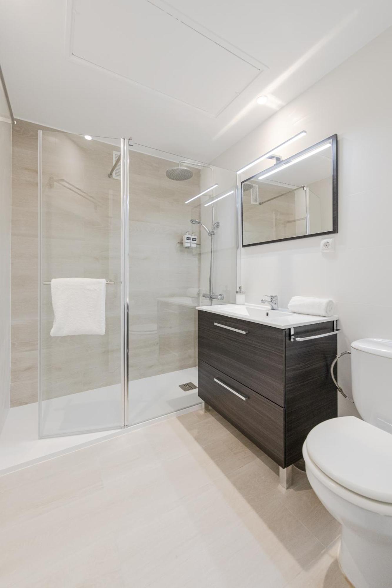 Isg Apartments Becquer Free Parking Inside The Building セビリア エクステリア 写真