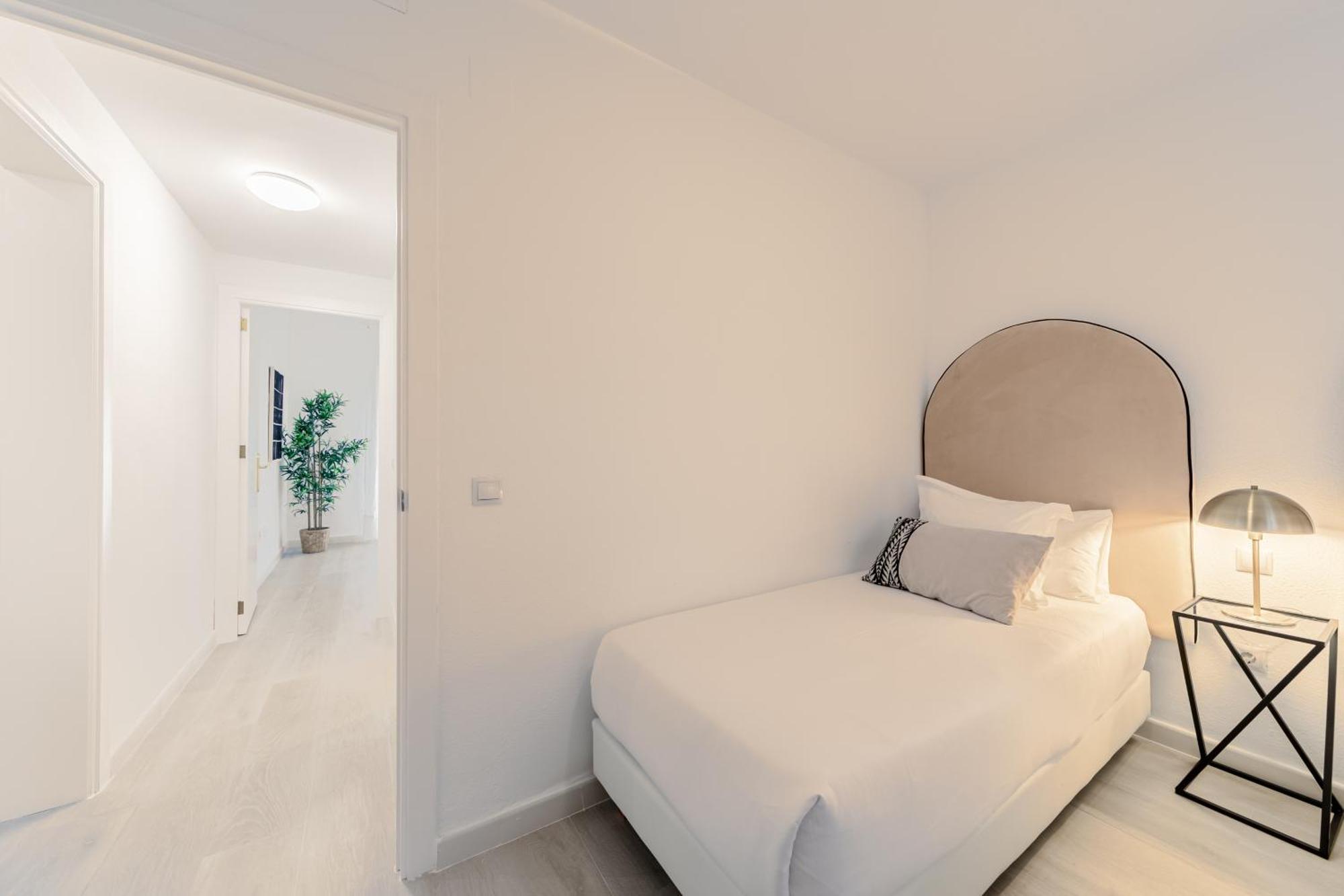 Isg Apartments Becquer Free Parking Inside The Building セビリア エクステリア 写真
