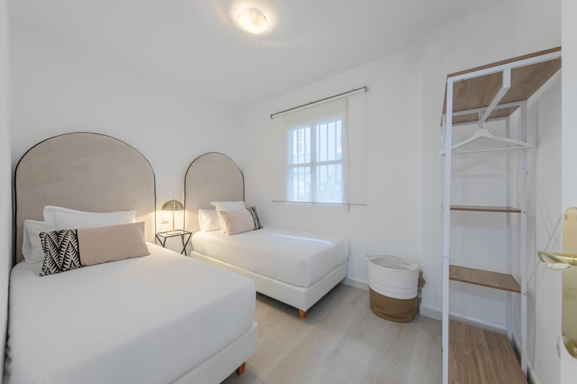Isg Apartments Becquer Free Parking Inside The Building セビリア エクステリア 写真
