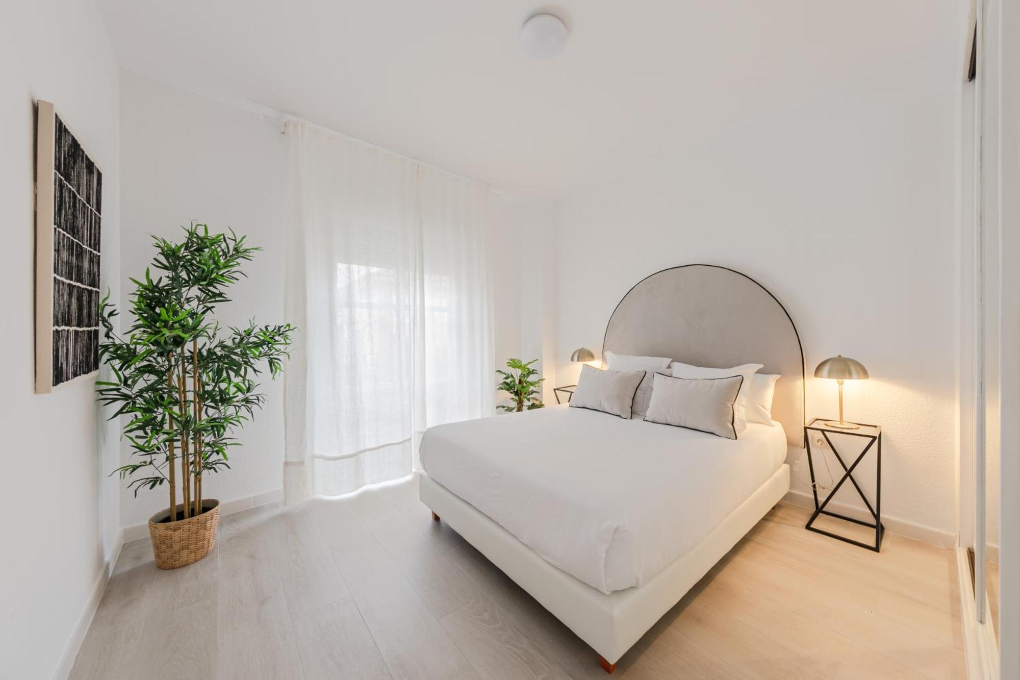 Isg Apartments Becquer Free Parking Inside The Building セビリア エクステリア 写真
